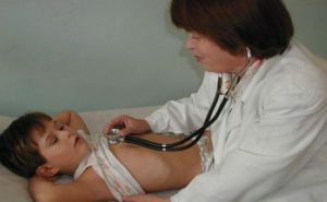 Отравления у детей: симптомы, лечение, признаки, причины, первая помощь